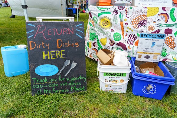 cero waste station at the farmers' market.